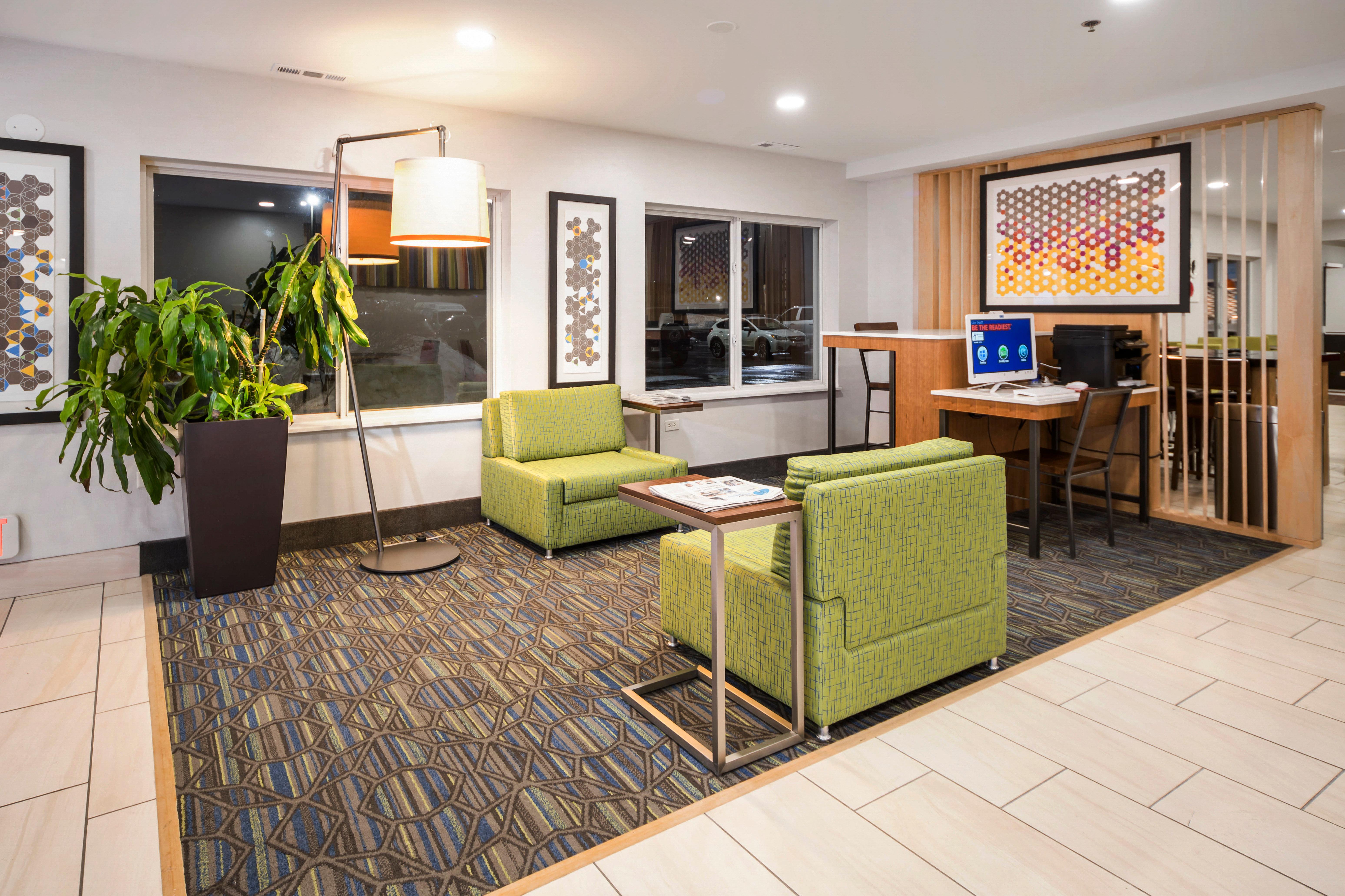 Holiday Inn Express Chicago Northwest-Vernon Hills By Ihg Exterior foto