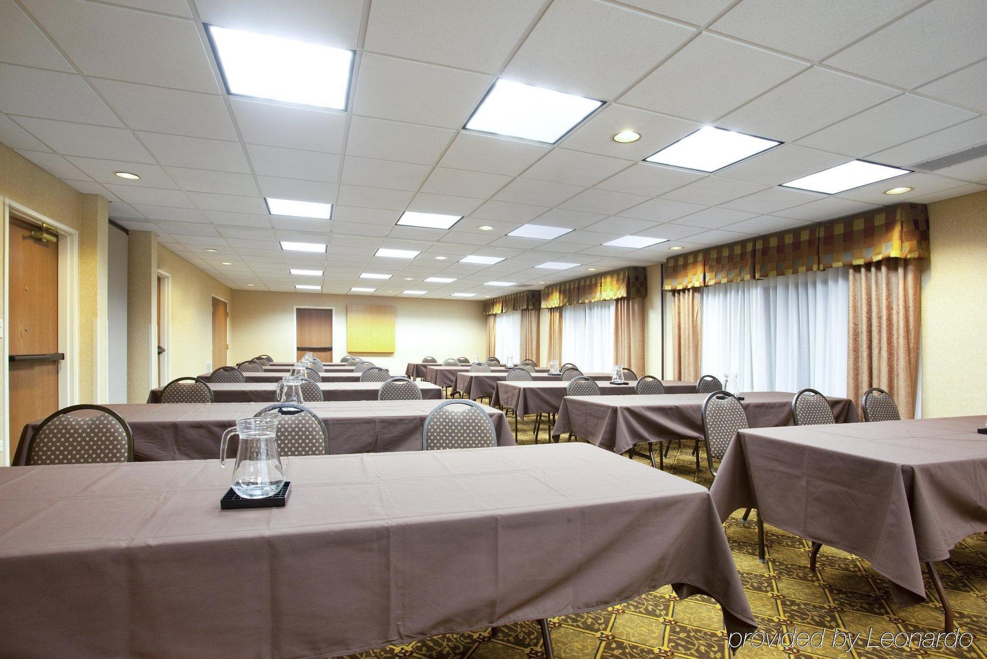 Holiday Inn Express Chicago Northwest-Vernon Hills By Ihg Einrichtungen foto