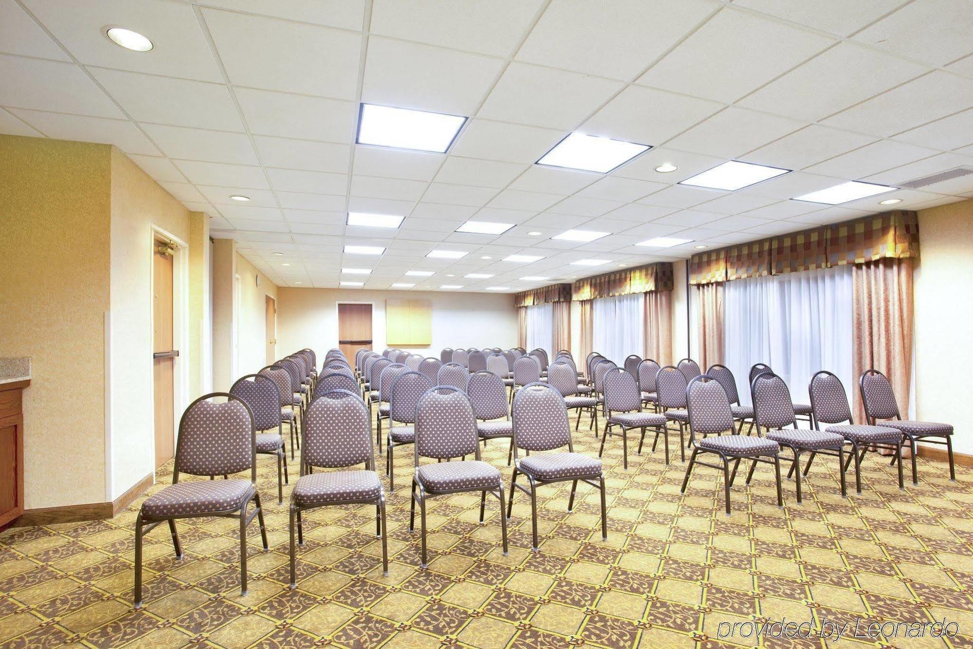 Holiday Inn Express Chicago Northwest-Vernon Hills By Ihg Exterior foto