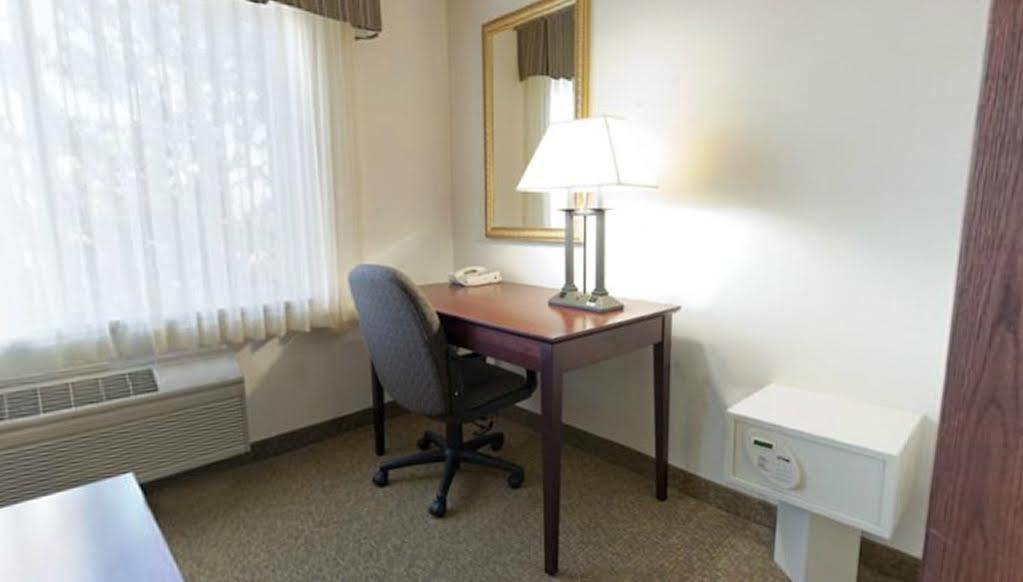 Holiday Inn Express Chicago Northwest-Vernon Hills By Ihg Exterior foto